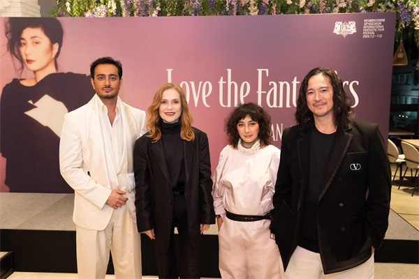 何超仪《拾荒法师》韩国富川电影节全球首映 影后于佩尔出席庆功