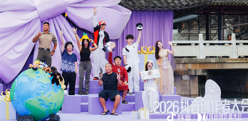 抖音酒旅垂类达人代表，彬彬体验家亮相2026抖音创作者大会，